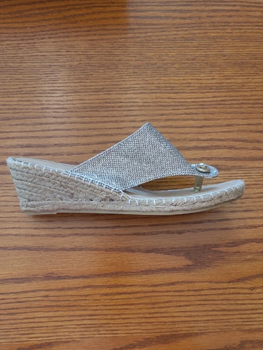 NIB Croft and Barrow Gold Metallic Wedge Thong  Espadrille Sandals